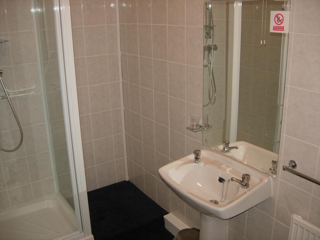 Longfield Guest House Dover Oda fotoğraf