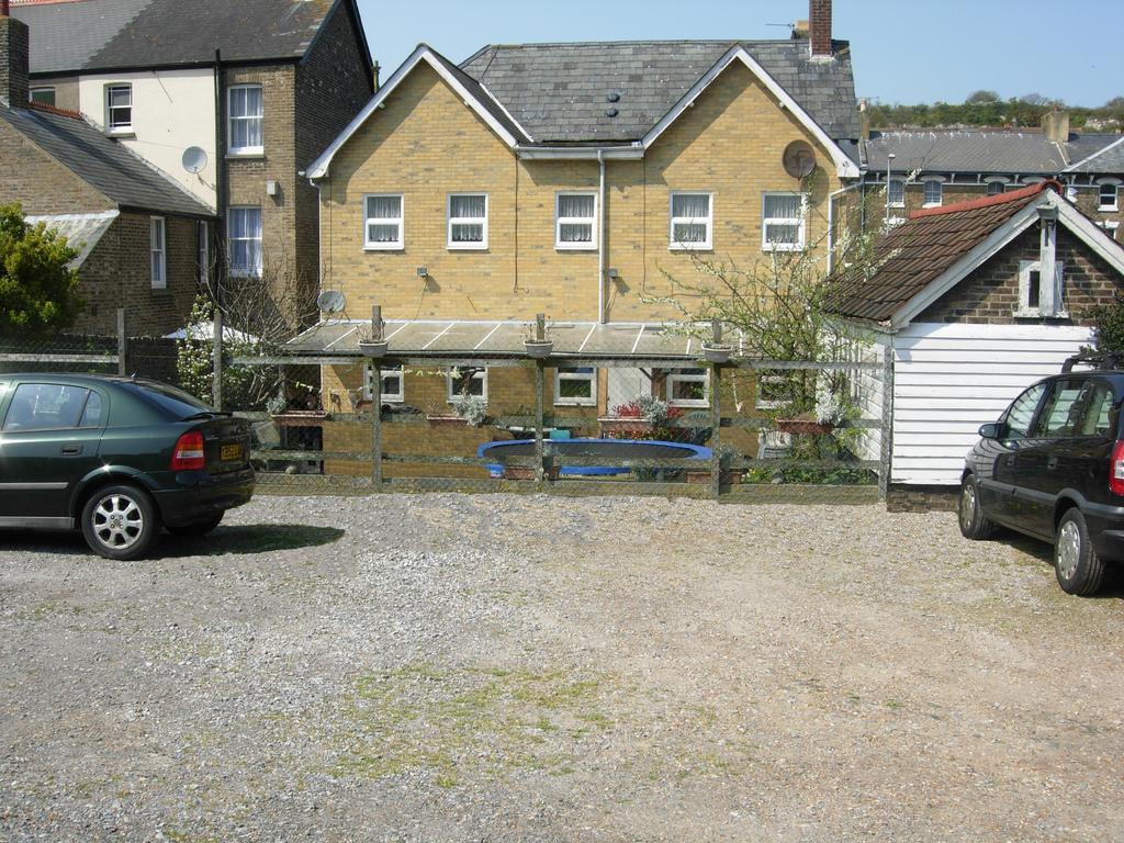 Longfield Guest House Dover Dış mekan fotoğraf