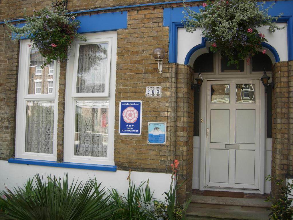 Longfield Guest House Dover Dış mekan fotoğraf