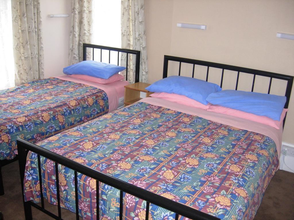 Longfield Guest House Dover Oda fotoğraf